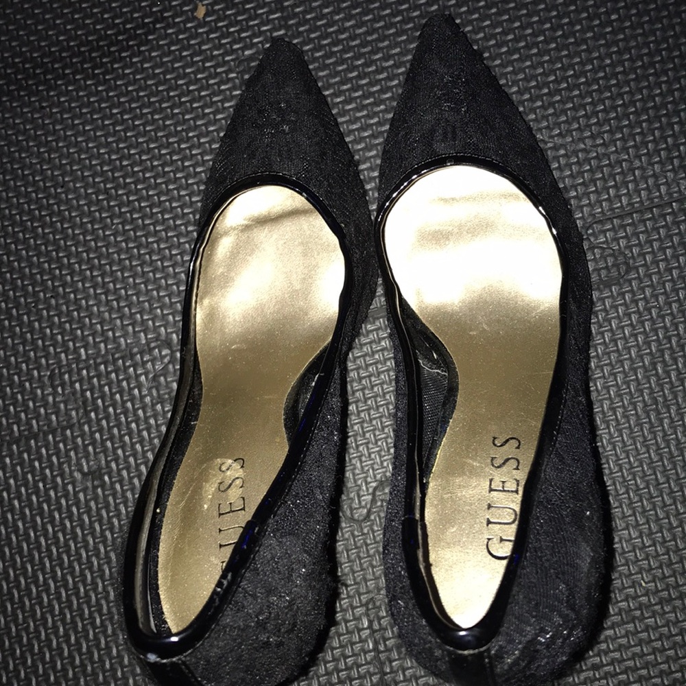 Excellent black laces all over heel pump shoes